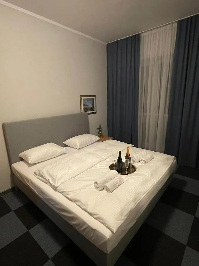 Lezzet Hotel & Turkish Restaurant